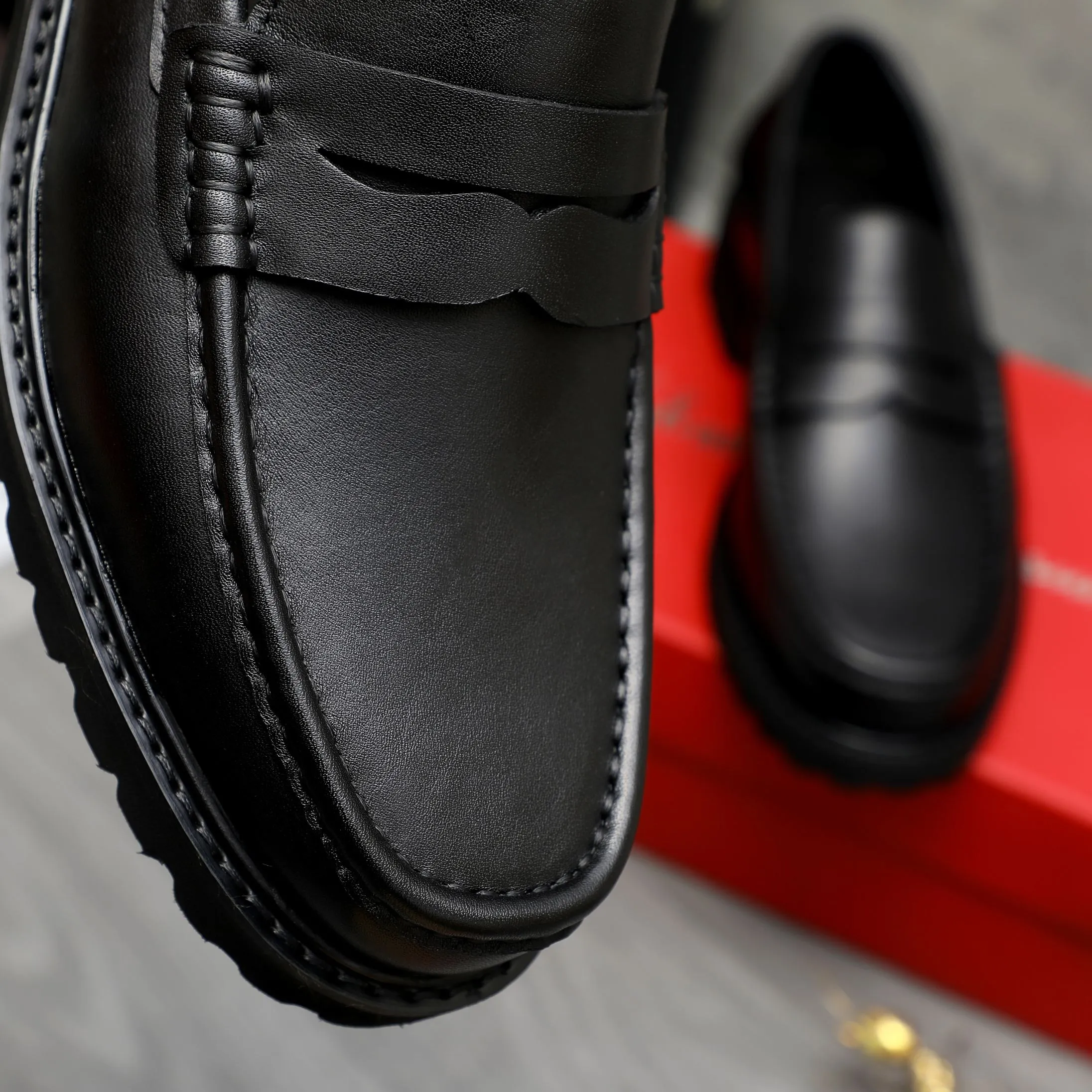 Men's shoes 💰442 Product trademark: Ferragamo "Ferragamo" business formal leather shoes Regular size: 38-46 (45.46 custom-made and non-refundable) Product materials: Selected high-quality cowhide upper, cowhide lining, non-slip rubber outsole